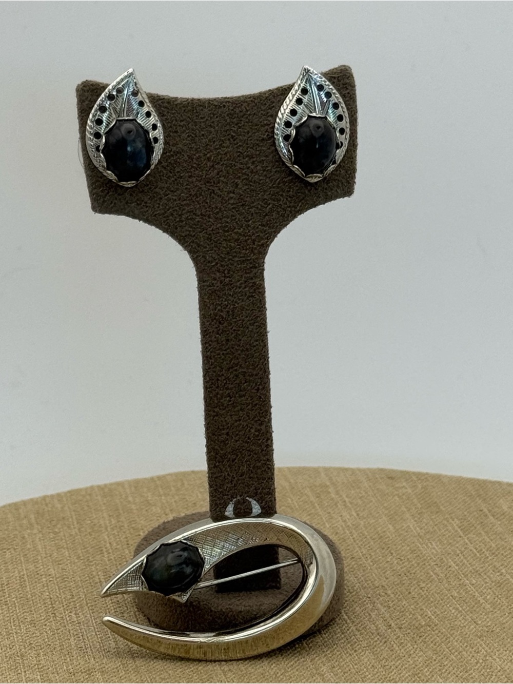 Black Onyx Teardrop Earrings and Brooch Set - Unbranded